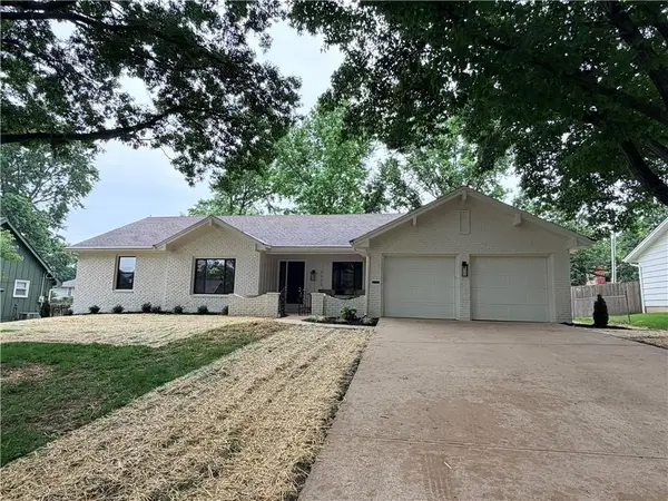 7523 W 98 Terrace, Overland Park, KS 66212
