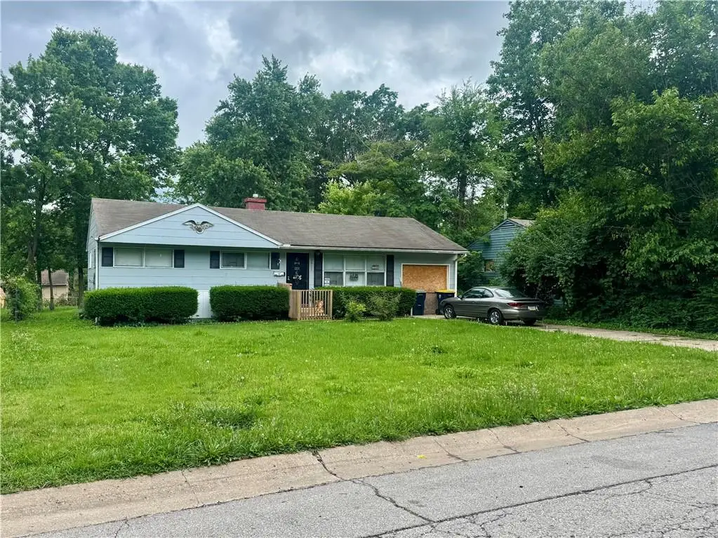 7511 E 112th Street, Kansas City, MO 64134 - #1