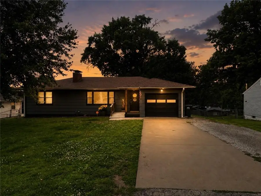 1922 S 39th Street, Saint Joseph, MO 64507 - #2
