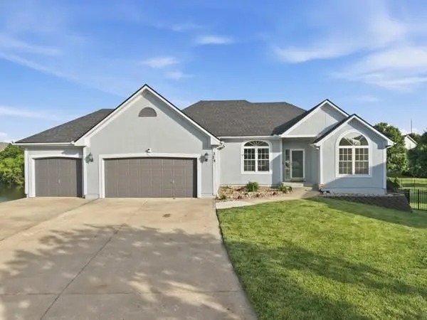 329 SE Chelsea Lane, Lee's Summit, MO 64063