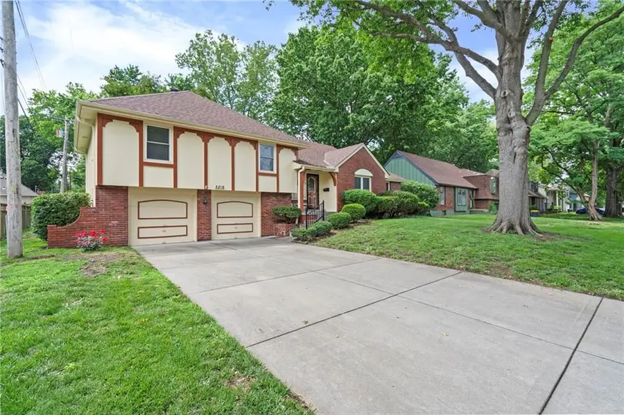 5218 Spring Avenue, Kansas City, MO 64133 - #2