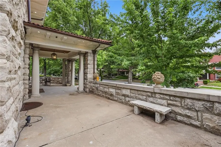 444 Gladstone Boulevard, Kansas City, MO 64124 - #2