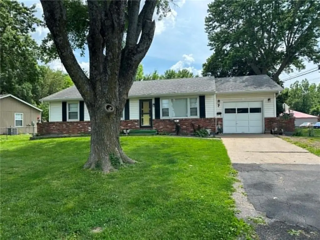 7 Ussery Drive, Lexington, MO 64067 - #1