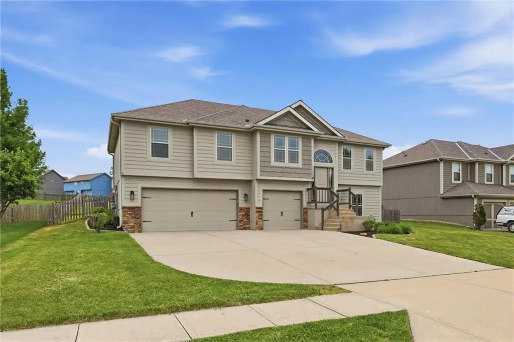 11208 N Manchester Avenue, Kansas City, MO 64157 - #1