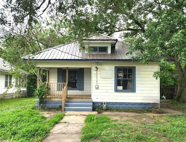 305 E Forest Street, Girard, KS 66743