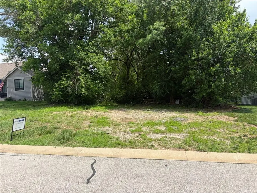 1104 S 12 Terrace, Louisburg, KS 66053 - #2