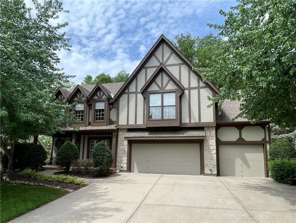 6736 NW Monticello Terrace, Parkville, MO 64152 - #1