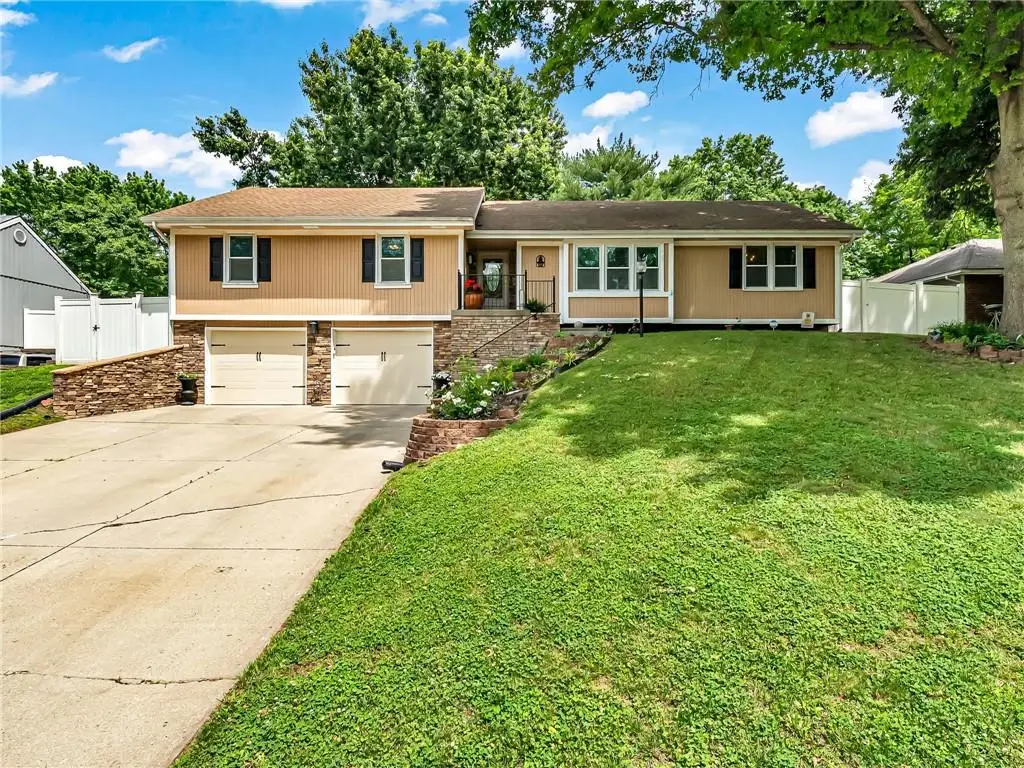 3137 Lakeview Circle, Leavenworth, KS 66048 - #1