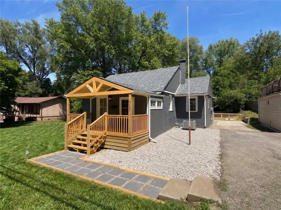 2701 Karnes Road, Saint Joseph, MO 64505 - #3