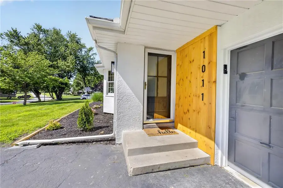1011 Tam Oshanter Drive, Kansas City, MO 64145 - #2