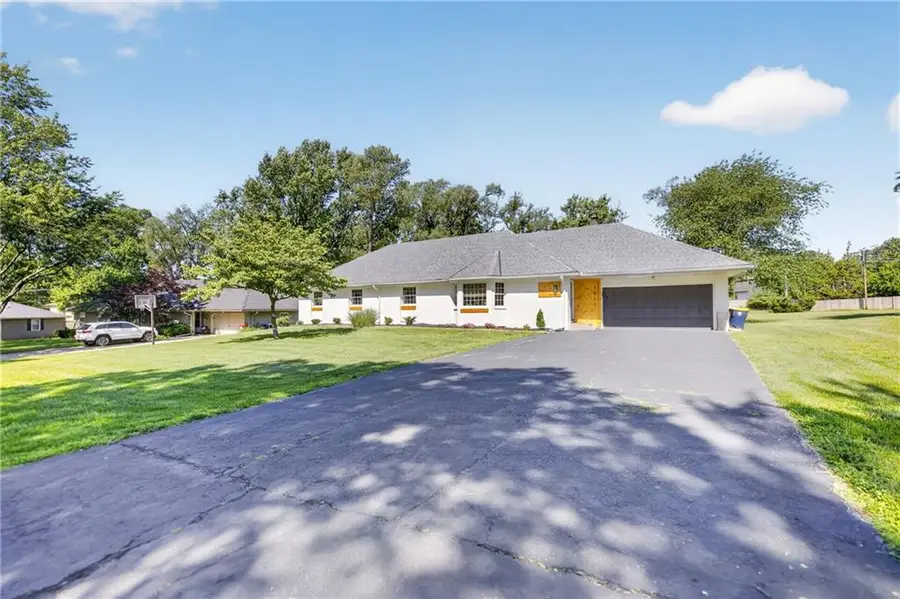 1011 Tam Oshanter Drive, Kansas City, MO 64145 - #3