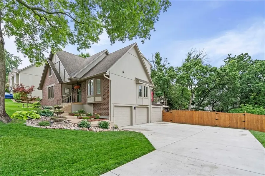 2108 SW Brookshire Drive, Blue Springs, MO 64015 - #3