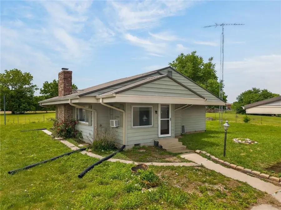 12376 Liv 302 Road, Chillicothe, MO 64601 - #3