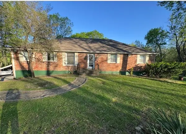 6261 NE Russell Road, Kansas City, MO 64117