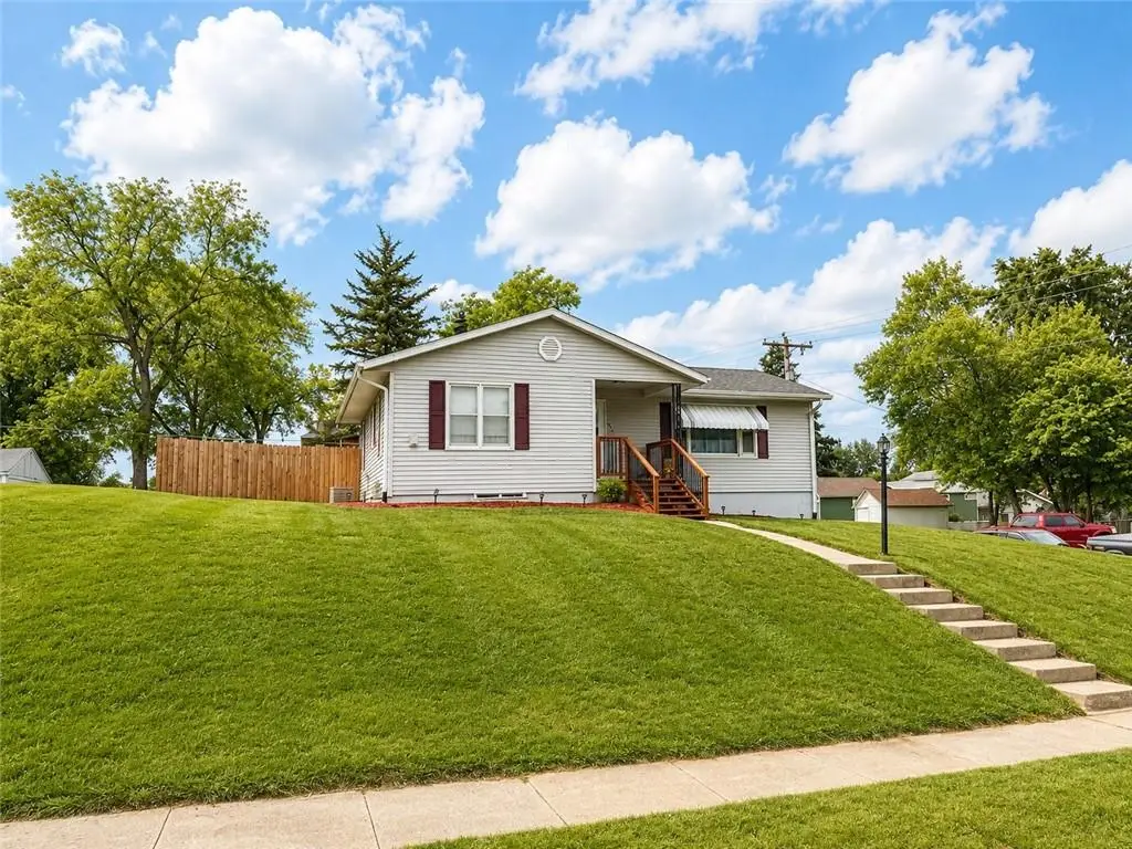 921 E 2nd Street, Maryville, MO 64468 - #1