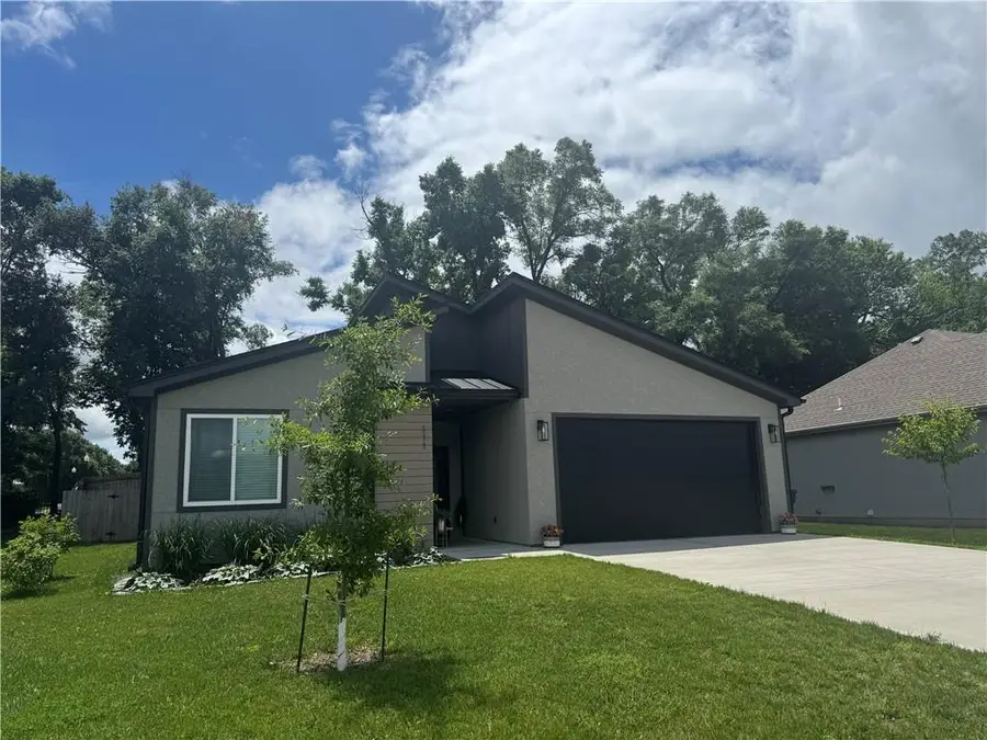 111 W 16th Terrace, Eudora, KS 66025 - #2