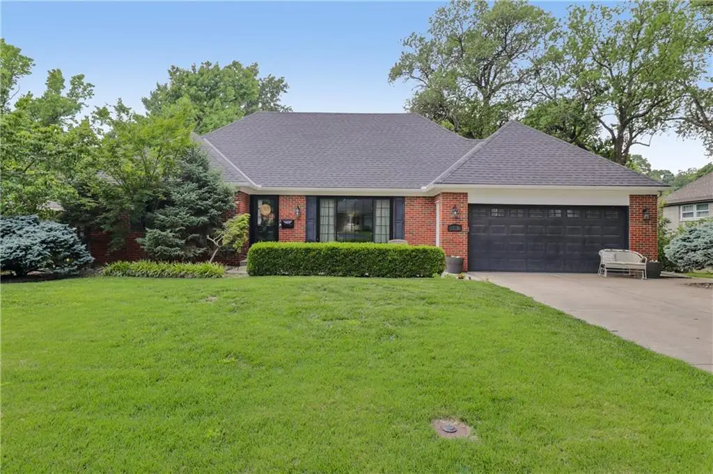 5218 Pawnee Drive, Roeland Park, KS 66205 - #1
