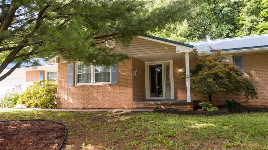 3104 Hampton Road, Saint Joseph, MO 64505 - #2