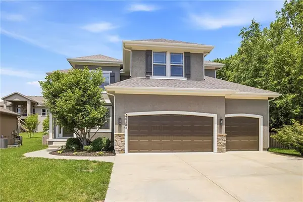 24504 W 80th Place, Lenexa, KS 66227