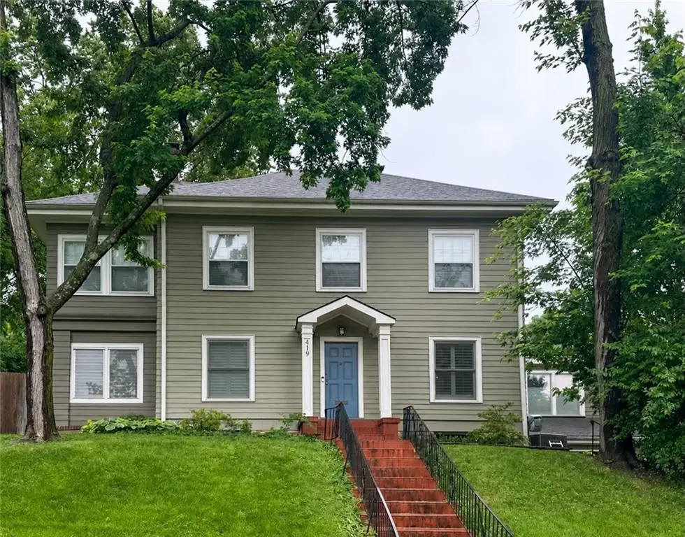 419 E 55th Street, Kansas City, MO 64110 - #1