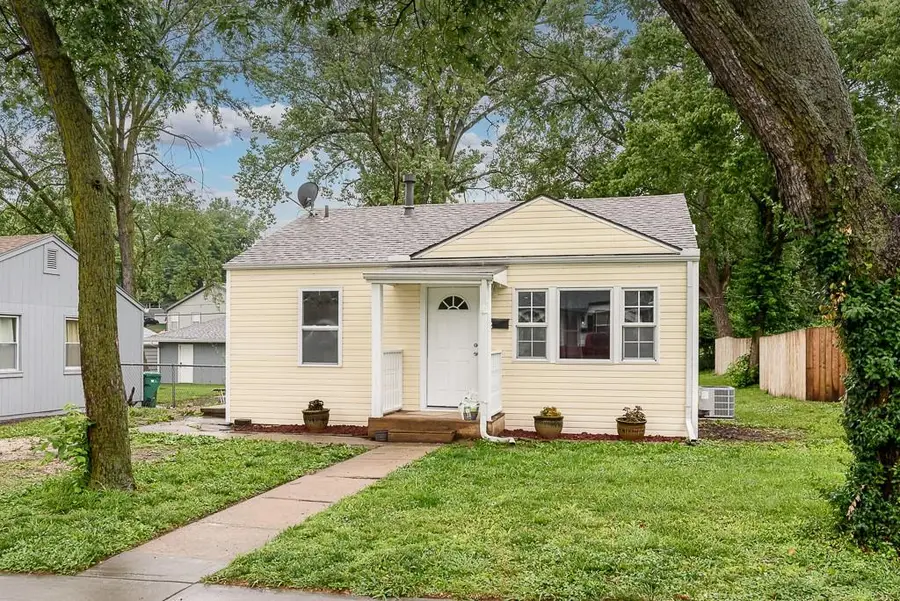 312 Cornell Avenue, Bonner Springs, KS 66012 - #2