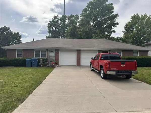 202/204 S Sterling Avenue, Sugar Creek, MO 64054