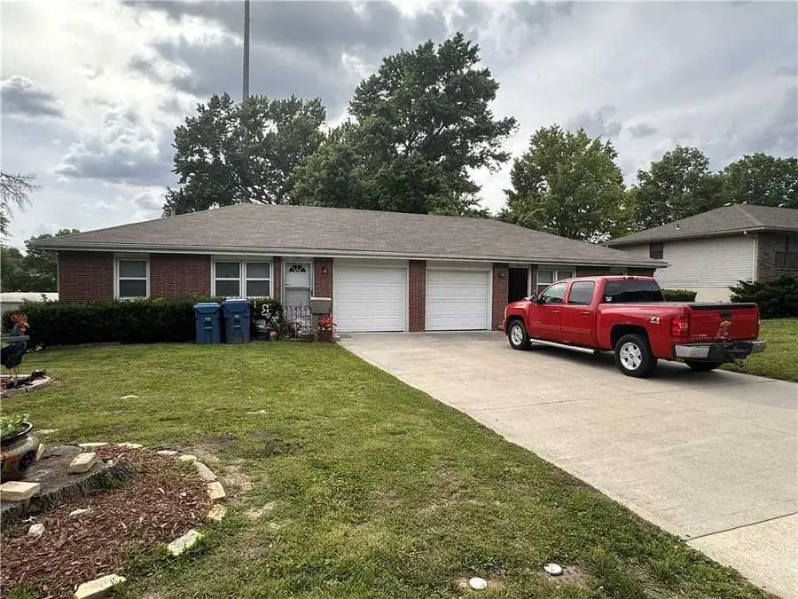 202/204 S Sterling Avenue, Sugar Creek, MO 64054 - #2
