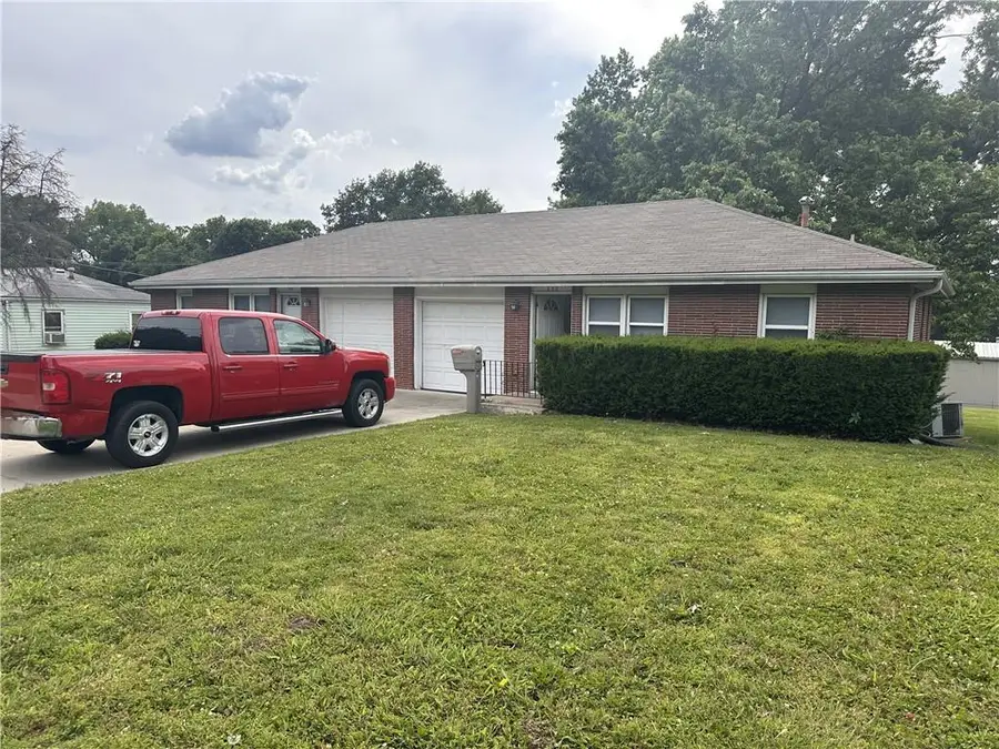 202/204 S Sterling Avenue, Sugar Creek, MO 64054 - #3