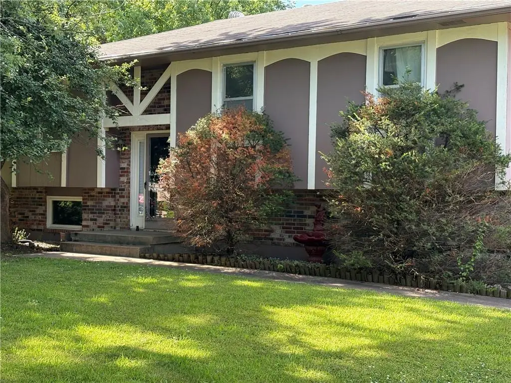 1404 NW Sandalwood Court, Blue Springs, MO 64015 - #1