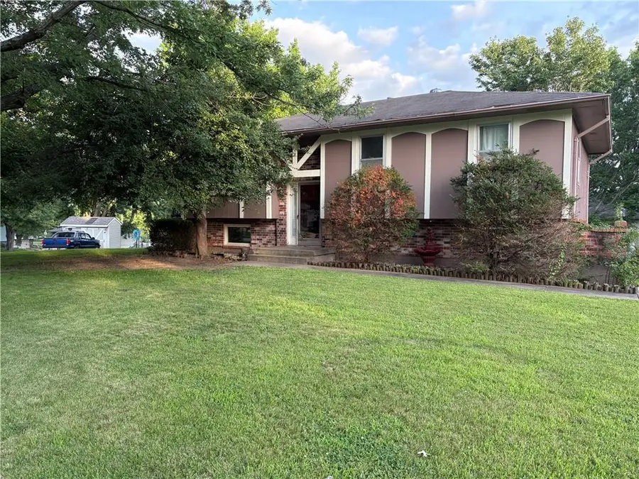 1404 NW Sandalwood Court, Blue Springs, MO 64015 - #3