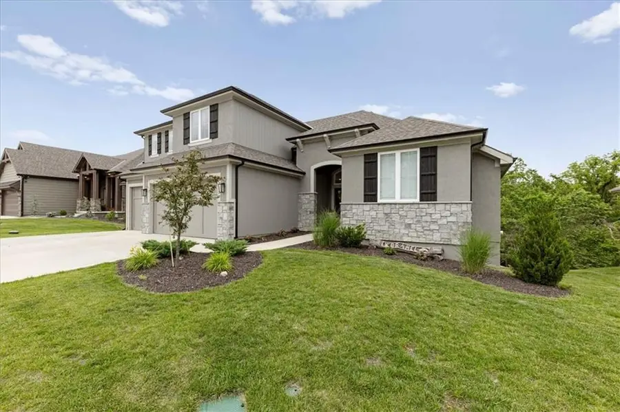 13430 Terrace Park Drive, Parkville, MO 64152 - #2