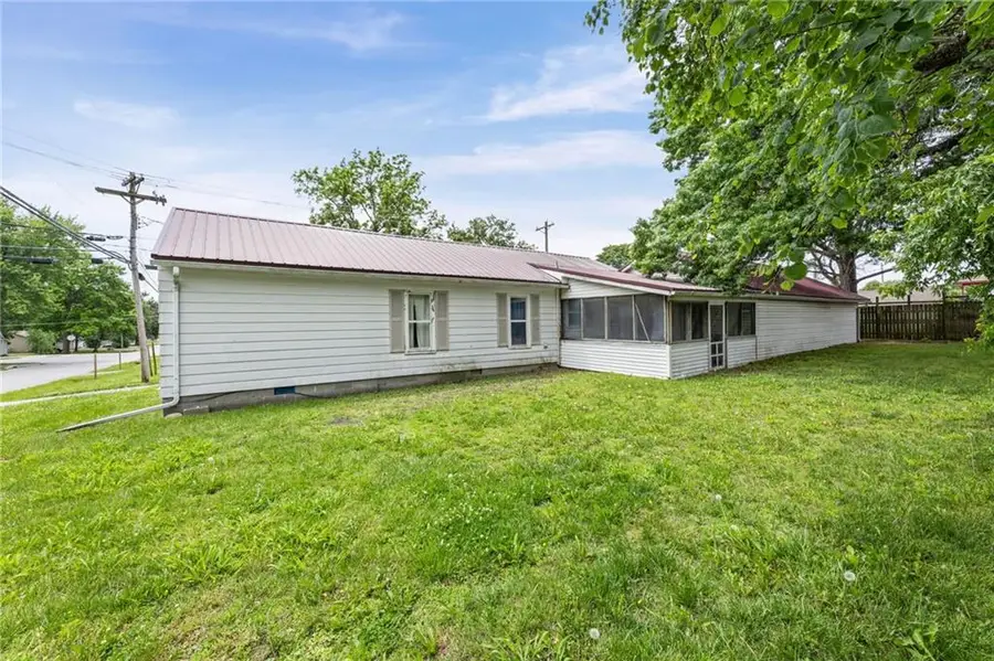 112 S Locust Street, Cameron, MO 64429 - #3