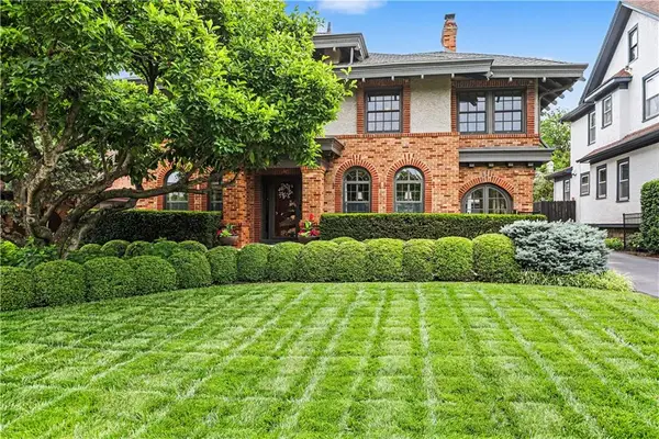 7225 Ward Parkway, Kansas City, MO 64114