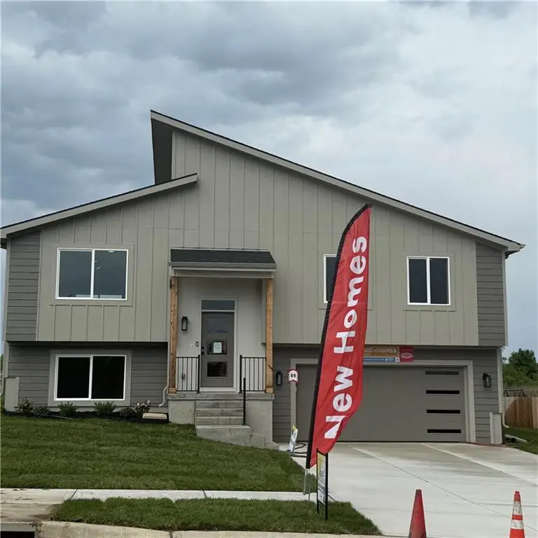 2112 SE Oak Ridge Drive, Oak Grove, MO 64075 - #1