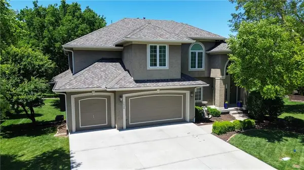 1528 SW Hedgewood Lane, Lee's Summit, MO 64081