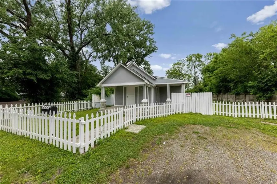 1108 S 39th Street, Kansas City, KS 66106 - #2