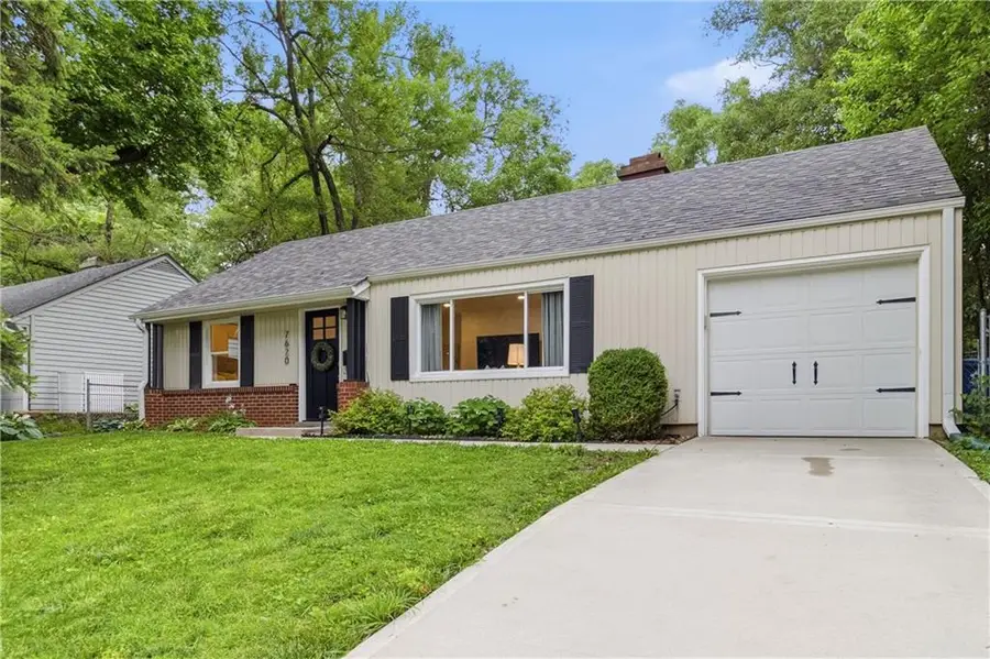 7620 Rainbow Drive, Prairie Village, KS 66208 - #2