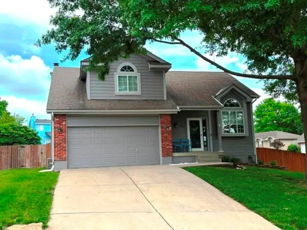 4301 NW Cortland Drive, Blue Springs, MO 64015