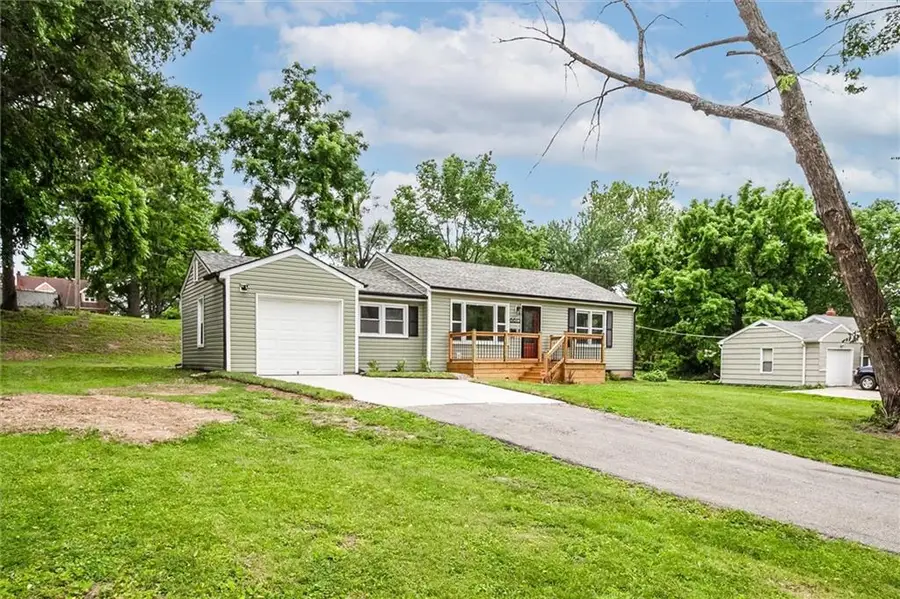 6615 Fairway Drive, Kansas City, MO 64129 - #2