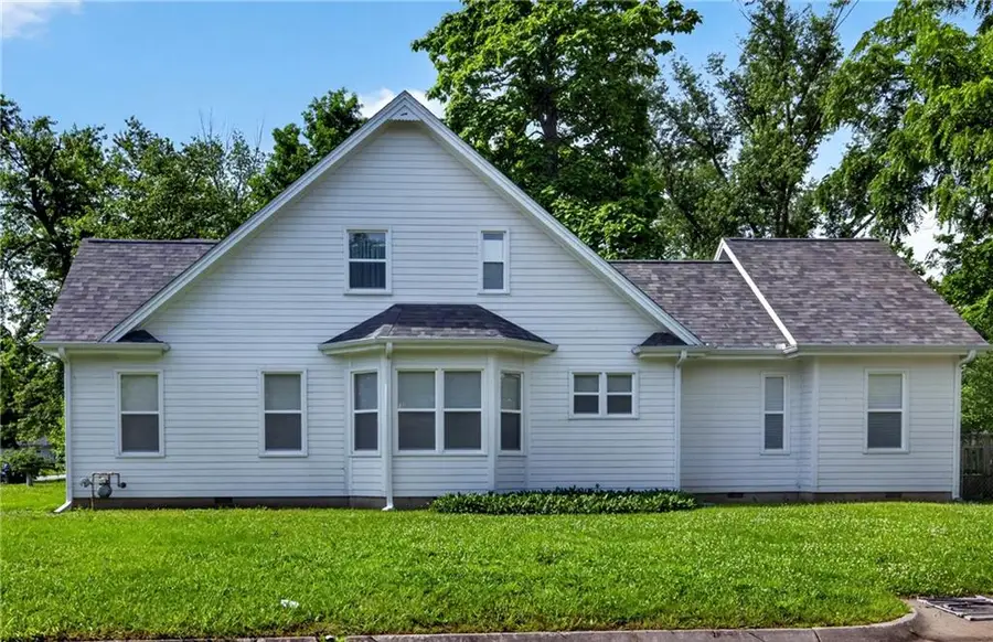 1045 N Colorado Street, Nevada, MO 64772 - #3