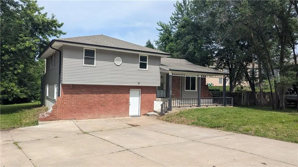 2005 N Plymouth Road, Independence, MO 64058 - #1