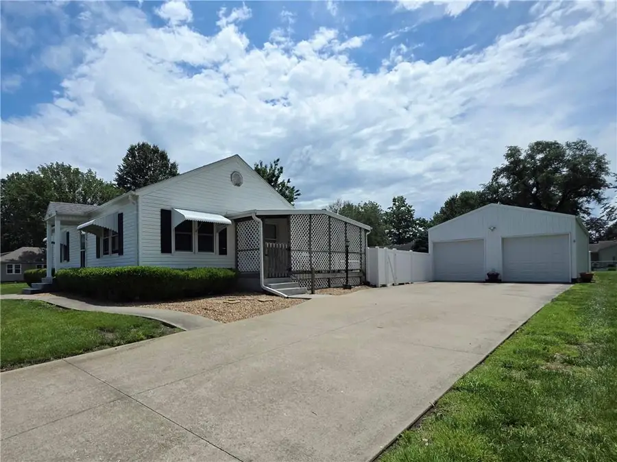 703 W 29th Street, Higginsville, MO 64037 - #2