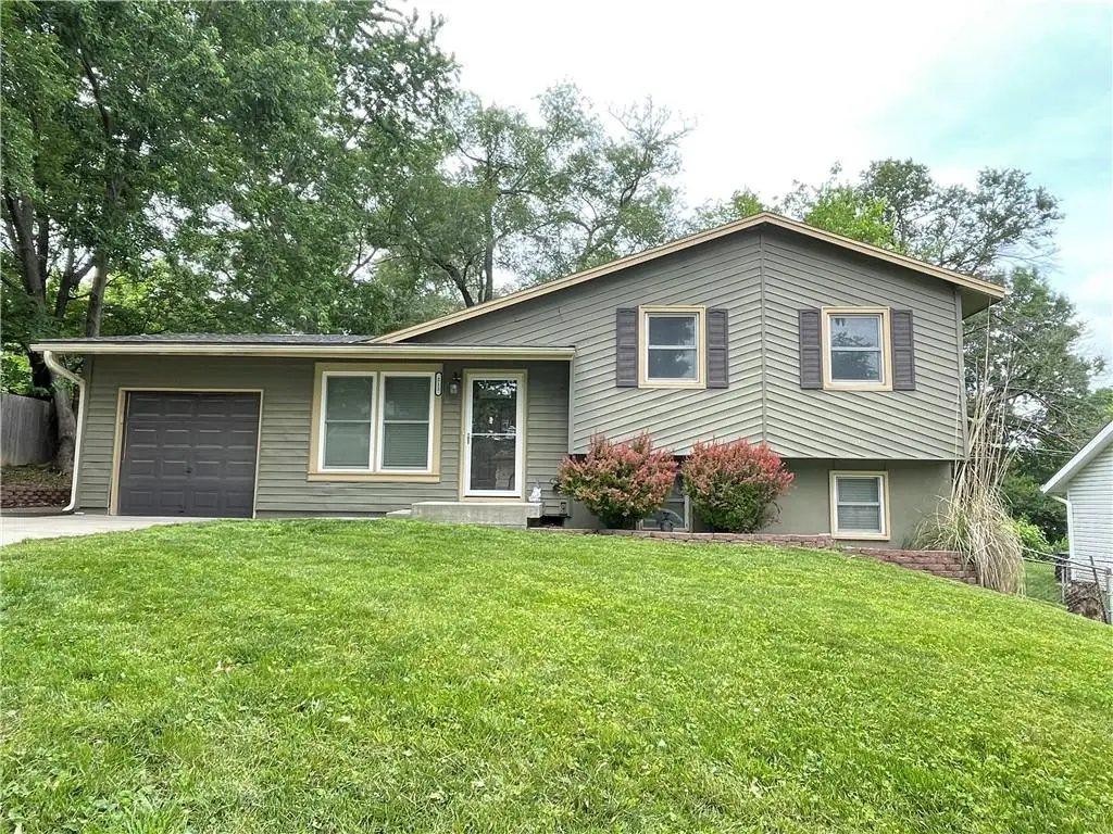 212 Jackson Avenue, Liberty, MO 64068 - #1