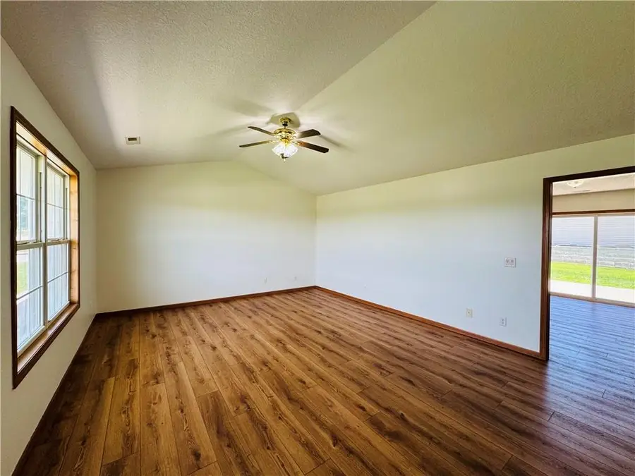 405 S Country Club Road, Maryville, MO 64468 - #3