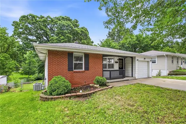 5249 N Richmond Avenue, Kansas City, MO 64119