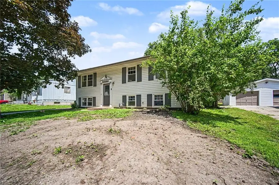 2407 Meadow Trail, Saint Joseph, MO 64503 - #3