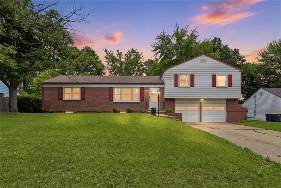 702 W 89th Street, Kansas City, MO 64114 - #2