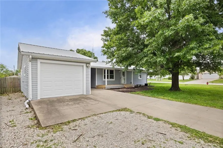 330 N Grant Street, Garnett, KS 66032 - #3
