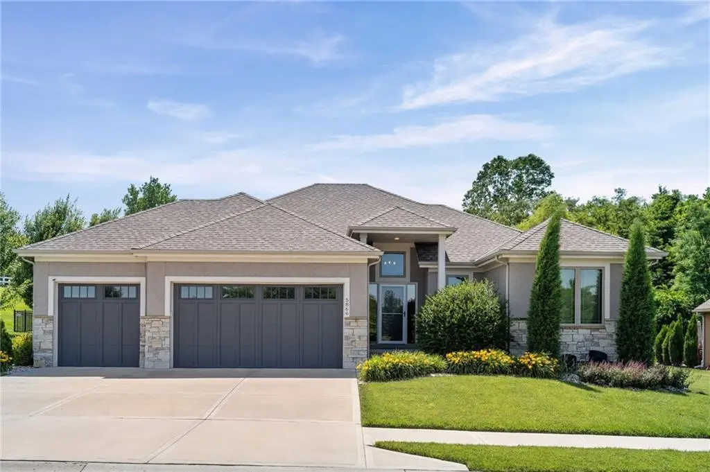 5866 S National Drive, Parkville, MO 64152 - #1