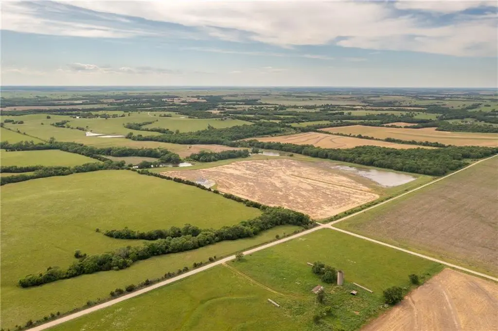 27699 S Hoch Road, Osage City, KS 66523 - #1